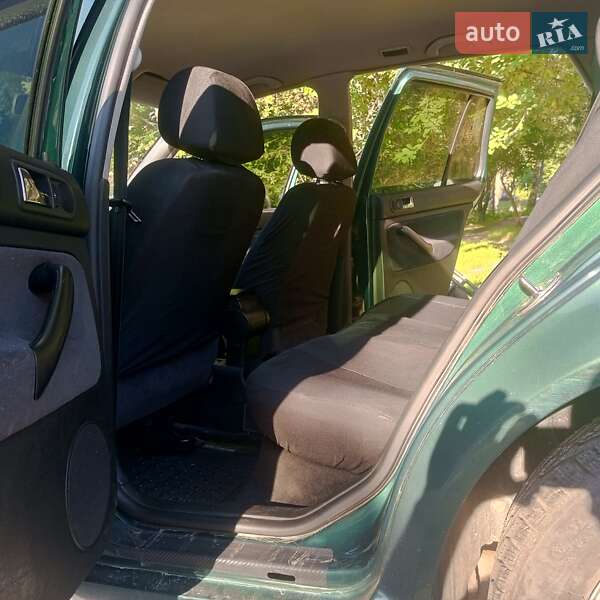 Хэтчбек Volkswagen Golf 2000 в Виннице