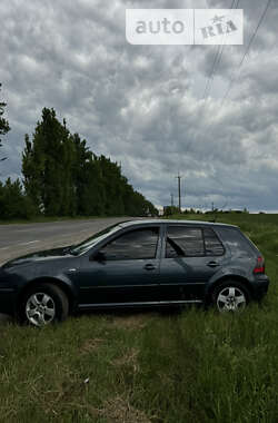Хэтчбек Volkswagen Golf 2000 в 