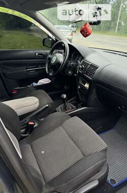 Хэтчбек Volkswagen Golf 2000 в 