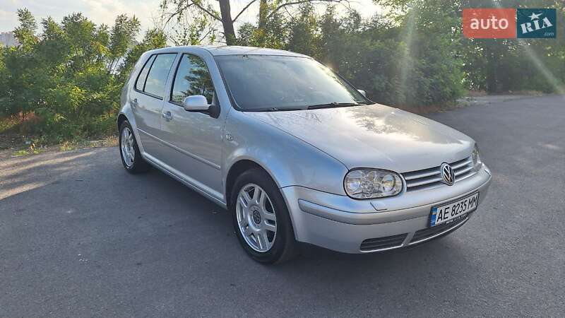 Хетчбек Volkswagen Golf 2002 в Дніпрі