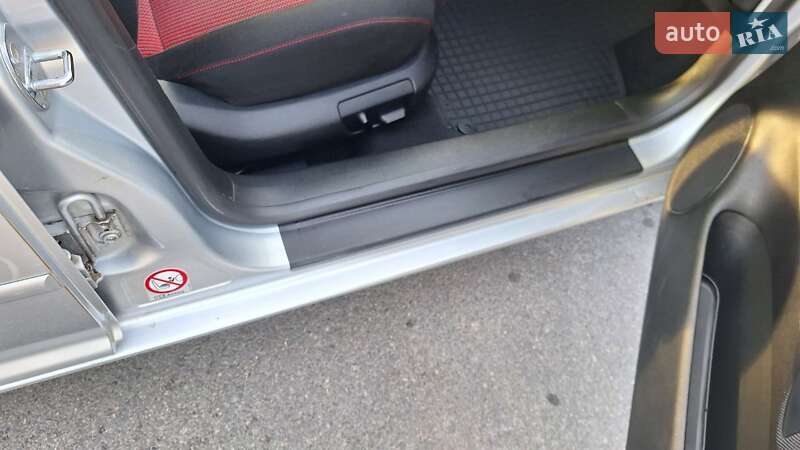 Хетчбек Volkswagen Golf 2002 в Дніпрі