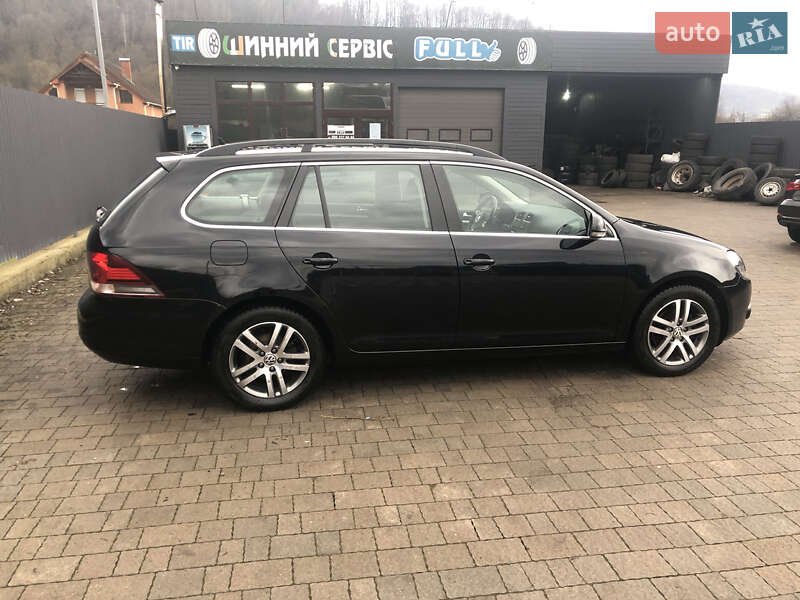 Универсал Volkswagen Golf 2011 в Сваляве