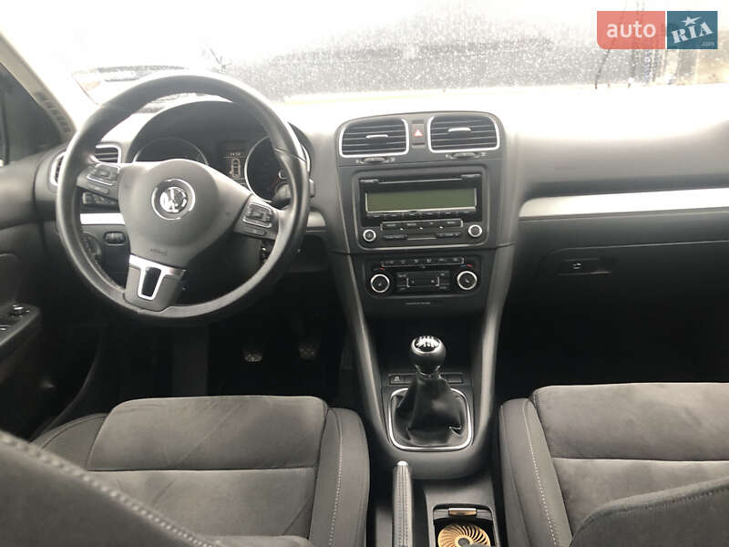 Универсал Volkswagen Golf 2011 в Сваляве