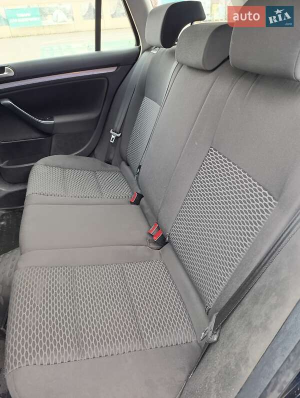 Універсал Volkswagen Golf 2011 в Калуші