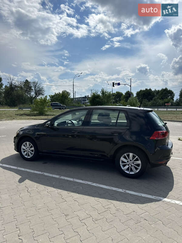 Хетчбек Volkswagen Golf 2015 в Києві