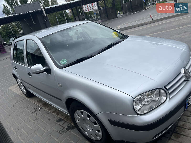 Хетчбек Volkswagen Golf 2001 в Кропивницькому