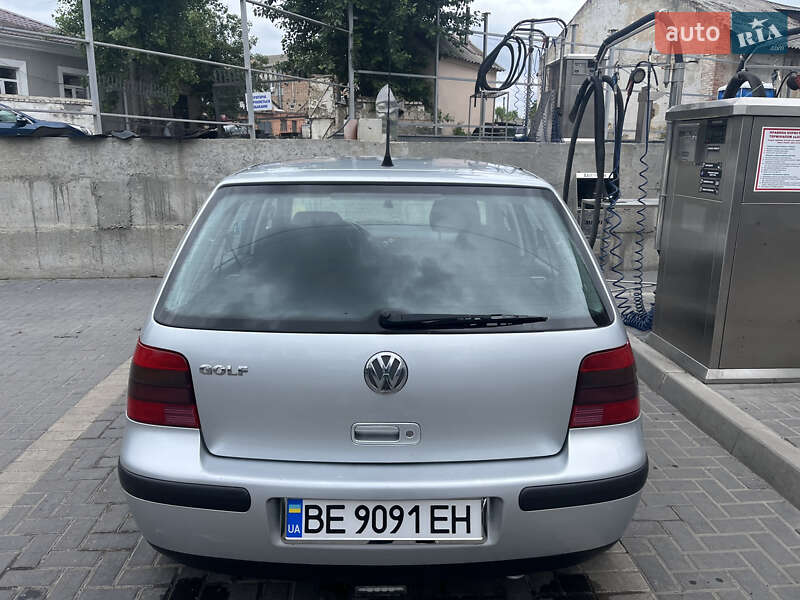 Хетчбек Volkswagen Golf 2001 в Кропивницькому