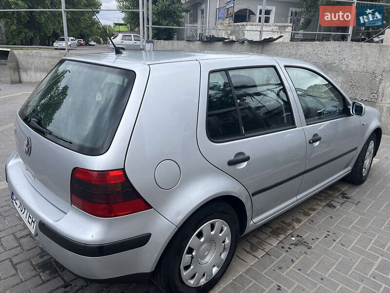 Хетчбек Volkswagen Golf 2001 в Кропивницькому