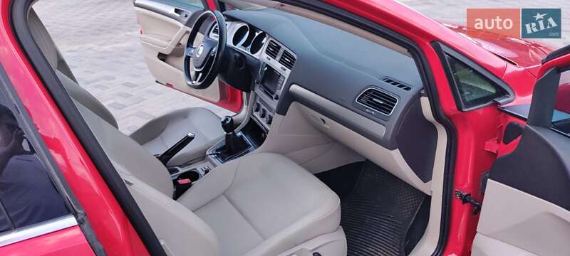 Універсал Volkswagen Golf 2015 в Полтаві