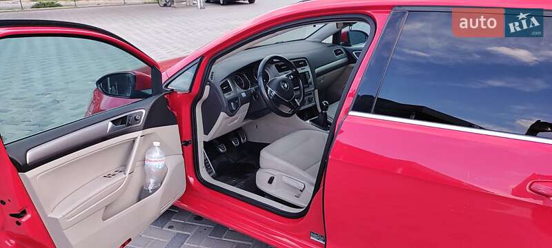 Універсал Volkswagen Golf 2015 в Полтаві