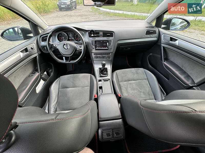 Универсал Volkswagen Golf 2013 в Киеве