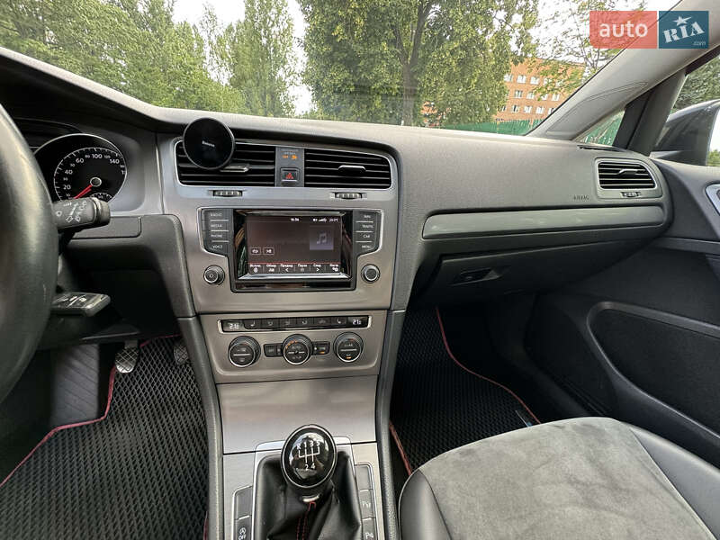 Универсал Volkswagen Golf 2013 в Киеве