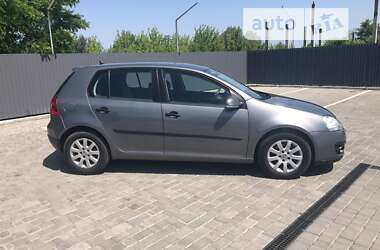 Хетчбек Volkswagen Golf 2004 в Рівному