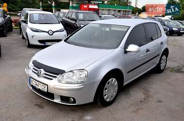 Хетчбек Volkswagen Golf 2005 в 