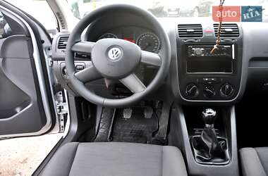Хетчбек Volkswagen Golf 2005 в 