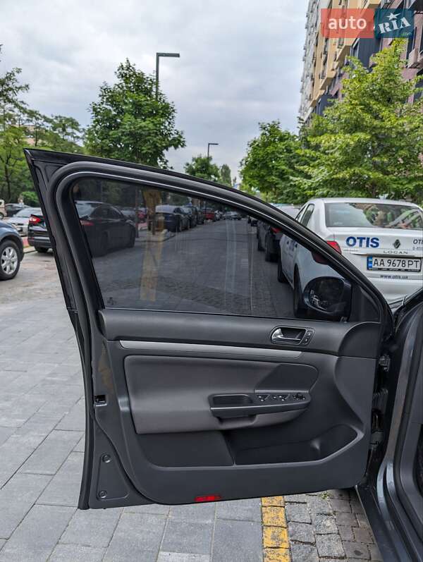 Універсал Volkswagen Golf 2009 в Києві