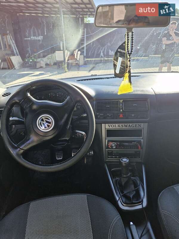 Универсал Volkswagen Golf 2001 в Черновцах