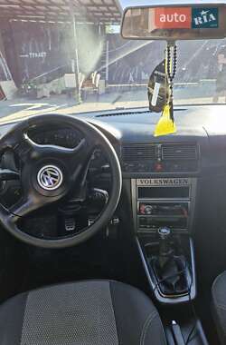 Универсал Volkswagen Golf 2001 в Черновцах