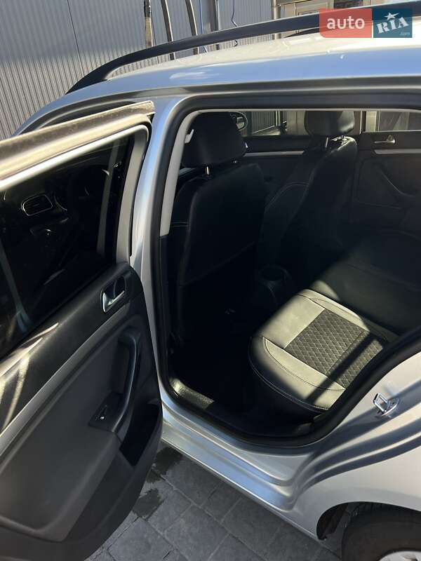 Універсал Volkswagen Golf 2010 в Львові