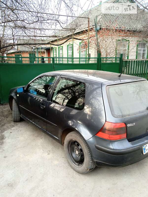 Хэтчбек Volkswagen Golf 1999 в Александровке