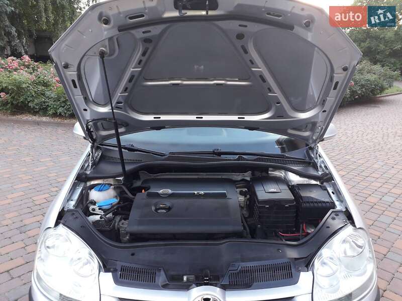 Хэтчбек Volkswagen Golf 2005 в Черкассах