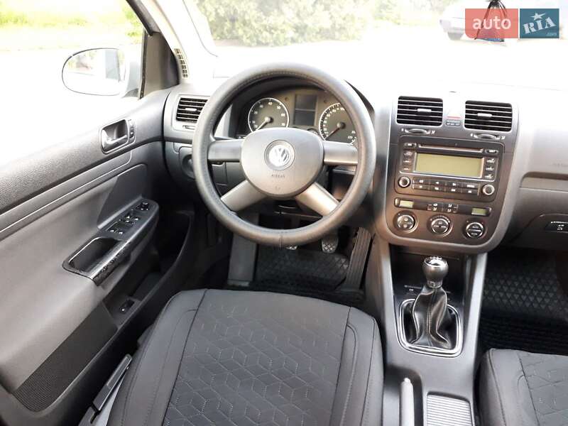 Хэтчбек Volkswagen Golf 2005 в Черкассах