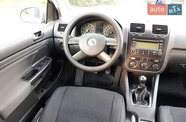 Хетчбек Volkswagen Golf 2005 в 