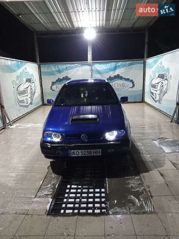 Хэтчбек Volkswagen Golf 1992 в Рахове