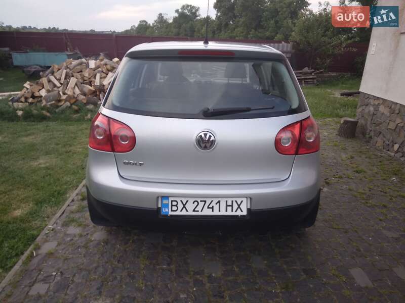 Хэтчбек Volkswagen Golf 2006 в Остроге