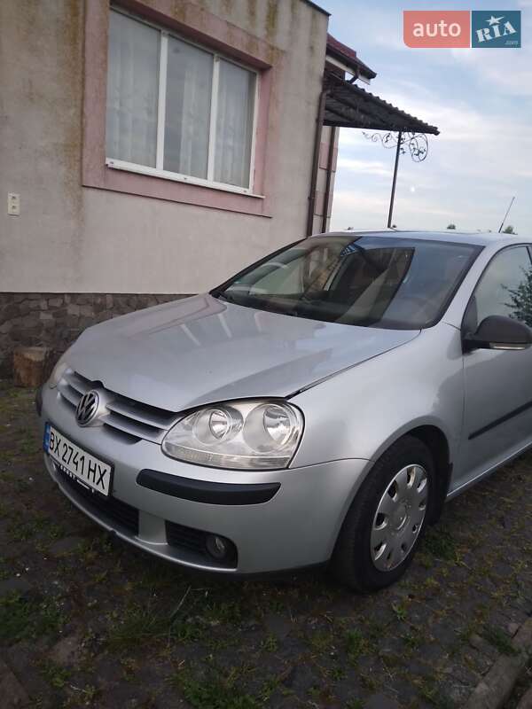 Хэтчбек Volkswagen Golf 2006 в Остроге