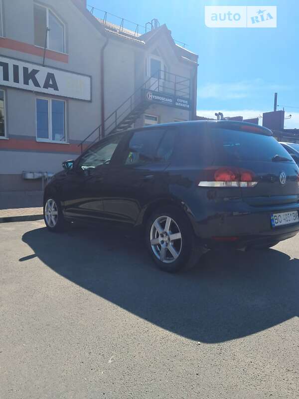 Хэтчбек Volkswagen Golf 2010 в Тернополе