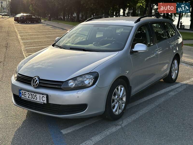 Універсал Volkswagen Golf 2013 в Дніпрі