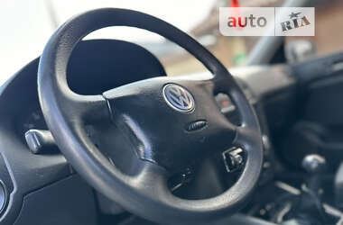 Универсал Volkswagen Golf 2004 в Ровно