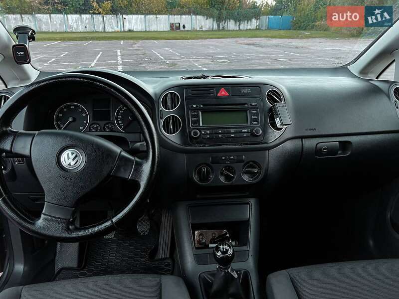 Хэтчбек Volkswagen Golf 2005 в Житомире
