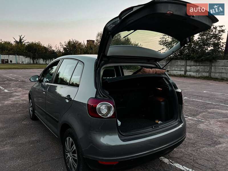 Хэтчбек Volkswagen Golf 2005 в Житомире