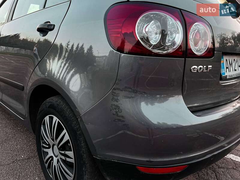 Хэтчбек Volkswagen Golf 2005 в Житомире