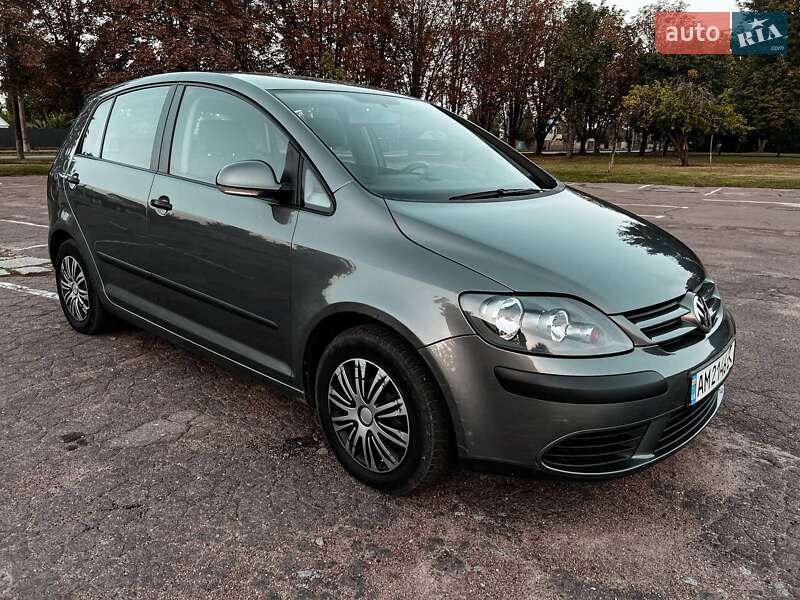Хэтчбек Volkswagen Golf 2005 в Житомире