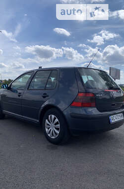 Хетчбек Volkswagen Golf 2001 в Луцьку