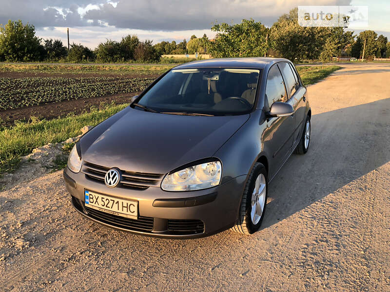 Хетчбек Volkswagen Golf 2004 в Красилові