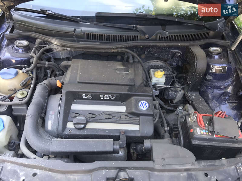 Хетчбек Volkswagen Golf 2001 в Чернівцях