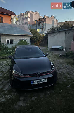 Хетчбек Volkswagen Golf 2013 в 
