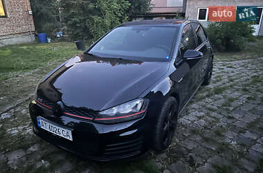 Хетчбек Volkswagen Golf 2013 в 