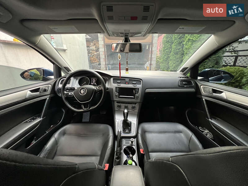 Універсал Volkswagen Golf 2015 в Рівному