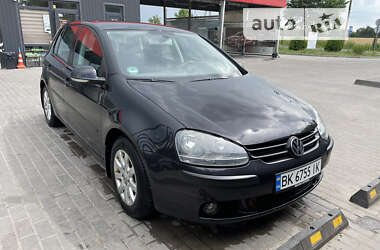 Хэтчбек Volkswagen Golf 2003 в Квасилове