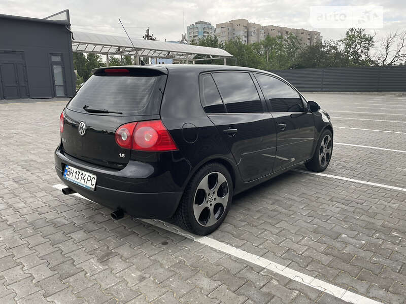 Хетчбек Volkswagen Golf 2005 в Миколаєві