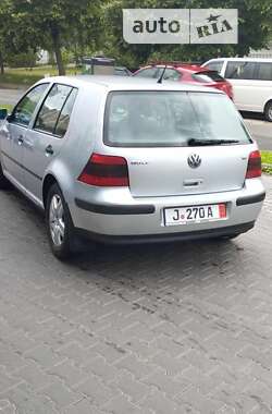 Хетчбек Volkswagen Golf 2001 в Києві