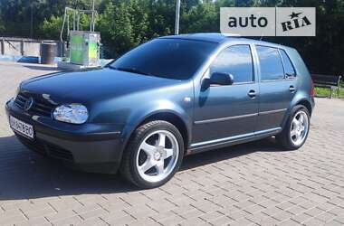 Хетчбек Volkswagen Golf 2001 в Охтирці