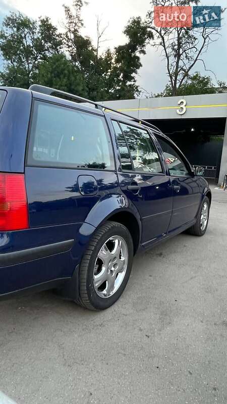 Універсал Volkswagen Golf 2002 в Кропивницькому