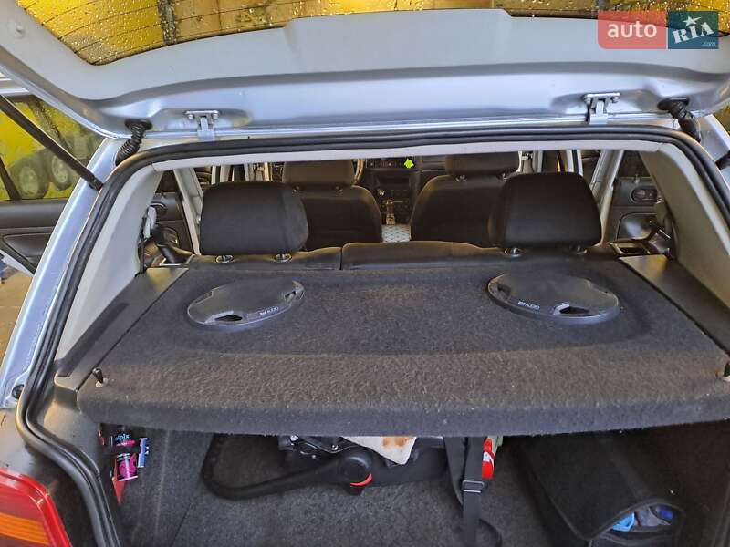 Хэтчбек Volkswagen Golf 2002 в Долине