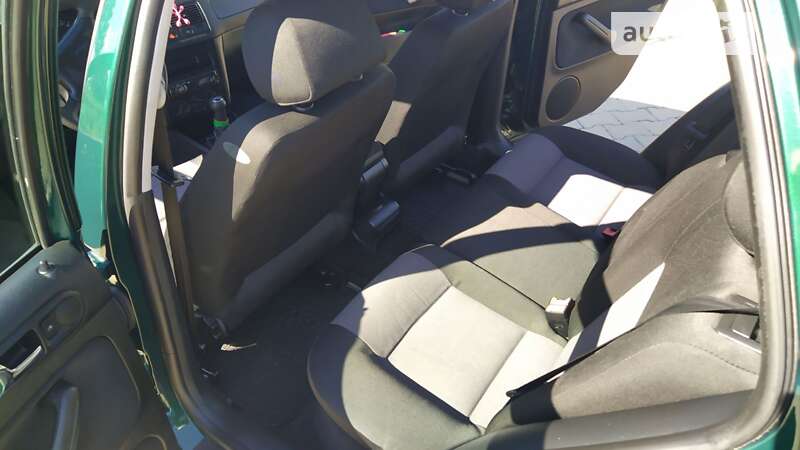 Хетчбек Volkswagen Golf 2002 в Ланівці